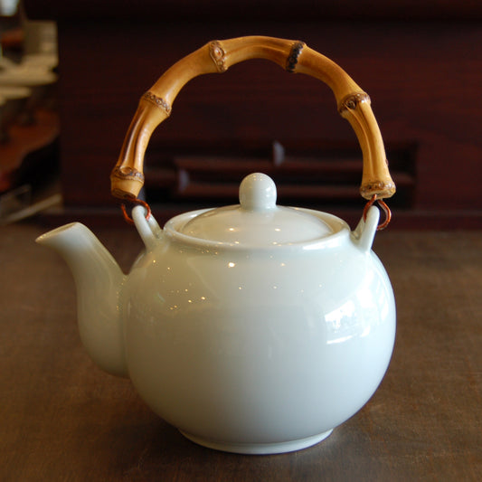 "Woonsan" Teapot with Bamboo Handle